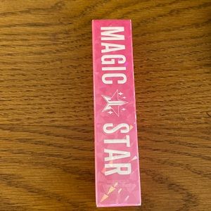 Jeffree Star Magic Star concealer in 20.5  Medium deep - deep skin with olive un